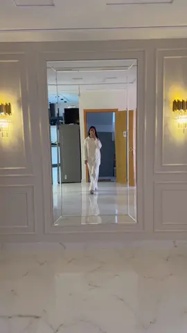 Moulure m’en @revetementmaroc.collectandgo  Poseur moulure oujda: 0662-022629 Le peintre sur oujda: 0663-08 31 82 Les appliques de chez @beluxlight