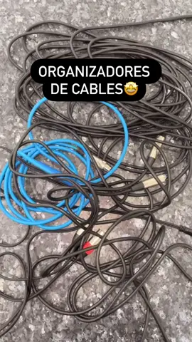 Ya no más cables enredados!🤮 Con estos organizadores de cables no tienes excusa para tener todo en orden El paquete incluye 50 piezas  Son de cierre mágico  📦Hacemos envíos a nivel nacional por TEALCA, MRW y DOMESA  📍Barquisimeto, Carrera 19 entre calles 29 y 30  📲04245215357, o al DM en el perfil  #utilsam 