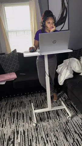 calling all my WFH BADDIES💕 grab this desk NEOW😣🥹 #fyp #mobiledesk #wfh #wfhdesk #wfhjobs #snowday #standingdesk #foryou #watchmegrow #tiktokshop #viral #productreview 