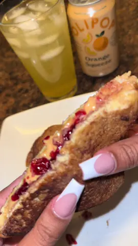 French toast peanut butter & jelly sandwich w/ @OLIPOP #olipoppartner 