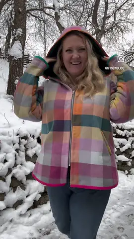 My handmade sherpa jacket is finally complete! It’s so cozy, I’ll be wearing it all winter long 😍 pattern is @Knowmepatterns  fabric is from @JOANN Stores 