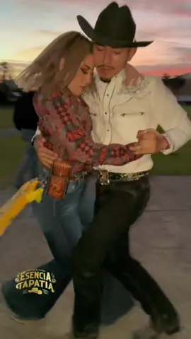 @El Uziel🤠 y Vanessa💃🏻, Esencia Tapatía #lanena #banda #edenmuñoz #quebradita #viral #baile #bailando #cosmetadeo #jaripeo #bailar #mx #parati @🪐 V A N E 👽🌙 E.T.🇲🇽 
