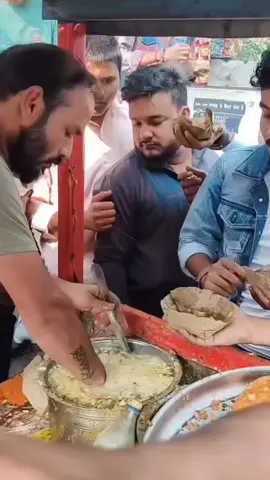 enak banget kayanya smpe antree nya panjang syekalih 🤣🤣 #prindavan #indiafood #mukbang 