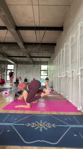 Yoga hari ini super keringetan🥵 #yoga #funkybakasana #fypシ 
