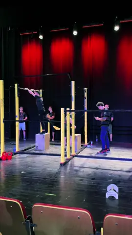 Final round 1v1 with ex-world Street Workout champion I won baby↖️ #strenghttraining #streetworkout #calisthenics #endurance #pullups #fitnessmotivation #barbrothers #workout #competition #w1nners 