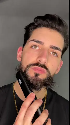 🚀ODENSON POWER🚀   Esta prancha é perfeita para quem tem uma barba longa e a quer deixar mais lisa e organizada🪒 ⬇️PRODUTOS⬇️ @slickgorilla  MARCAÇÕES LINK NA BIO!!! #cabelo #cortemasculino #cortedecabelomasculino #famalicão #oporto #braga #barbearia