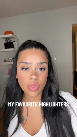 My favourite highlighters, cannot live without my highlightss #highlightermakeup #girltherapy #girlthings #makeup #rarebeauty #rarebeautyhighlightreview #flauntrarebeauty #wetnwildmakeup #wetnwildhighlighter 