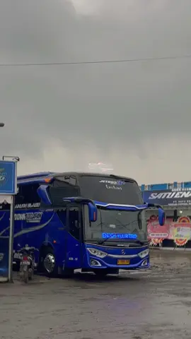 Mau putih atau biru sama sama bikin gagal move on 👌😁 #CapCut #168trans_official #vidiobus #busmania #sahabat168trans #busmaniacommunity #melayanisetulushati #vidiobusindonesia_ #168trans #mercedesbenz #busmaniaindonesia #jetbus5 #rengganis #singleglassbus #omteloletom 