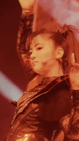 Lagu ini juga menggambarkan bagaimana kebanyakan orang menjadi buta dan tidak dapat melihat masa lalu yang berantakan. Seperti yang digambarkan dalam lirik Kingslayer, ada beberapa orang yang bingung tentang kehidupan itu sendiri dan akan putus asa tanpa bantuan dari luar #bringmethehorizon  #babymetal  #kingslayer 