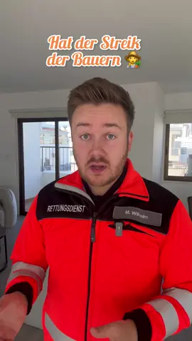 Hat der Bauernstreik ein Menschenleben gekostet? 🚑👩‍🌾 Was sind eure Erfahrungen und Meinungen zum Streik? #rettungsdienst #bauerndemo #112 #einsatz #streik 
