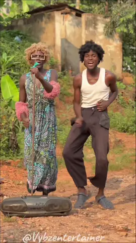 Even hens enjoyed in background 🤨 #vybzentertainer #dance #rasputindancechallenge #music #happ #joshuanakab @VybzEntertainer 