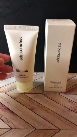 I received this product for free from Picky and PAPA RECIPE in exchange for my honest review. Thank you @Picky | Kbeauty 💌 and @Paparecipe_global for sending me the Papa Recipe Blemish Cream🥰 I normally do not get much acne at all but I got sick and for some reason I had a minor Whitehead flare up on my nose. So this had arrived just in time for me to give it a try.  After exfoliating I applied the Papa Recipe Blemish cream and found that it is calming and gentle. It was hydrating without adding any excess oil which was perfect. I really like the fragrance free formula because it helped gently clear up my skin. #gopicky #pickyreview #paparecipe #kbeauty #skincare #sensitiveskinsafe #WinterSkincare #BlemishCream #gentle #acne #whiteheads #vegan #fragrancefree
