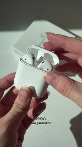 ASMR..These sounds🤤 @apple 🫶 #apple #airpods #airpods2 #airpods2gen #airpods2ndgen #airpodsunboxing #asmr #asmrunboxing #CapCut 