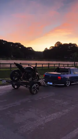 🌅 #carros #saveiro #hornet #carrosbaixos #motos 