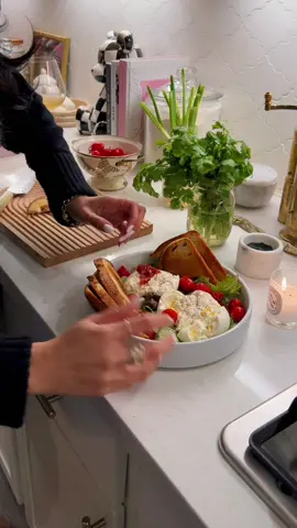 Replying to @Melissa Why is it that the right bowl always makes food taste better??  Burrata Salad  ✨Mixed greens ✨Extra virgin olive oil ✨Balsamic glaze ✨Salt and pepper  ✨Sun dried tomatoes  ✨Burrata  ✨Grape tomatoes  ✨Fresh Parmesan cheese ✨Fried sourdough bread  #easyrecipeideas #cookwithme #mealideas #salad #buratta #salad #inmykitchen 