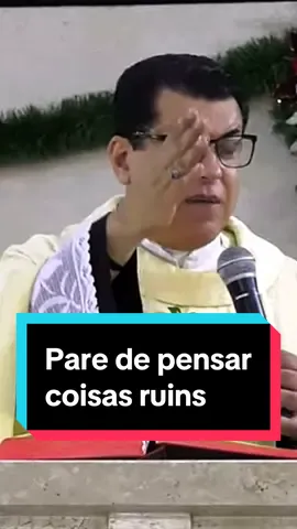 Você é aquilo que você pensa! Cultivar pensamentos positivos é uma prática transformadora que impacta diretamente a qualidade de nossa vida. Ao direcionarmos nossa mente para coisas boas, nutrimos nosso coração com a luz da esperança e da gratidão. Esses pensamentos positivos não apenas elevam nosso ânimo, mas também moldam nossa perspectiva diante dos desafios.  Evitar o ciclo de pensamentos negativos é essencial para preservar a saúde mental e emocional. Ao focalizarmos nas coisas que preenchem nosso coração de alegria, construímos uma atmosfera positiva ao nosso redor.  A mente é poderosa, e o que alimentamos nela reverbera em nossas experiências diárias. Escolher deliberadamente pensamentos construtivos não apenas promove bem-estar pessoal, mas também influencia as interações com o mundo ao nosso redor. Optar por uma mentalidade positiva é um passo significativo para uma vida mais plena e harmoniosa. Deus te abençoe sempre! #tiktok #jesus #fy #motivational #familia 