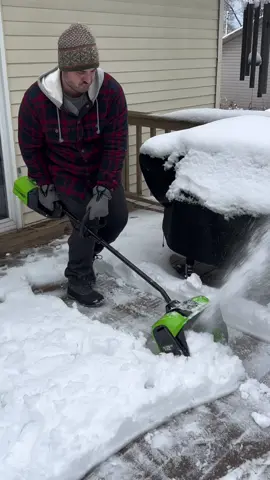 Shoveling snow can be a pain, so let’s pop a battery in the shovel! Cordless Battery Snow Shovel from @greenworkstools  #winter #snow #shovel #snowshovel #powershovel #satisfying #dadbod #yardwork #michigan #snowstorm #lawncare #tipsandtricks #howto