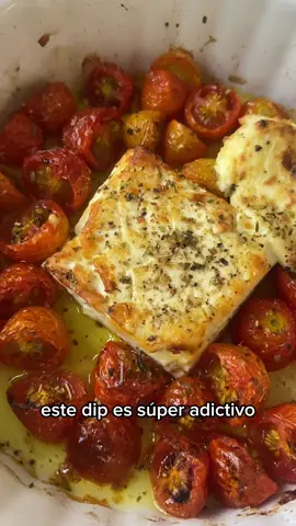 DIP DE FETA Y TOMATES CHERRY🍅🤤  #recetas #recetasfaciles #recetassaludables #dip #dips #feta #comida #fyp 