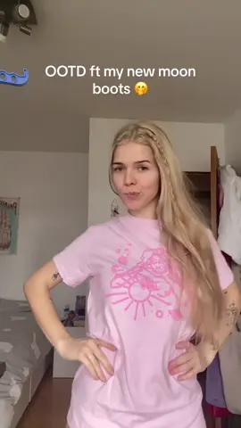 Um immediately yes #fyp #OOTD #moonboots #grwm #pink #girlythings #obsessed 