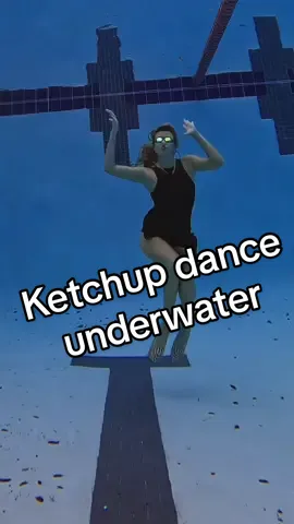 pool was so dirty 🤢 today 💔🥲 #underwater #dance #pool #heels #dancevideo 