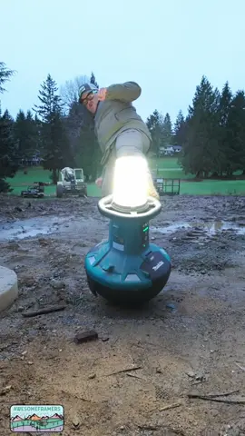 @Makita Tools USA  XGT Area Light- runs off LXT or XGT batteries, can be daisy chained, but does not charge batteries.  1,500 lumens IP54 rated full review next issue of Journal of Light Construction #makitatools #framerlife #tools 