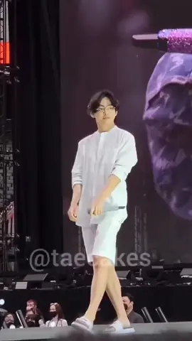 Setiap doi pakai kemeja panjang warna putih vibesnya seperti seorang Muslim Yach my😭😍😘🤗❤️🌹#taehyung❤️