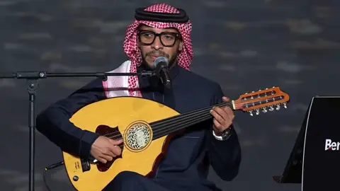 أجواء طربية مع أجمل الألحان مع الفنان عبدالله المانع في حفل الشباب على مسرح أبو بكر سالم  🎼✨ Exceptional musical melodies with Abdullah Al-Manea at Alshabab concert on Abu Bakr Salem stage 🎼✨ #BigTime #RiyadhSeason #برنامج_جودة_الحياة 