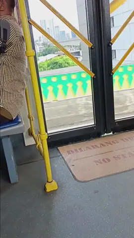 yg lain zoom,gw mah yg nyata aja pekerja biasa naek busway #transjakarta #busway #foryou 