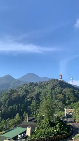 Punya kenangan apa di sini😅#puncakbogor #vibes #wisatapuncak #warpat #puncakcisaruabogor #bogorhitspisan #puncakpass #warpatpuncak 