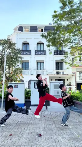 3 Thầy trò “ Tò te tí “ nhà @CL dance studio #toteti #wrenevans #totetidance #xuhuong #dance #viral 