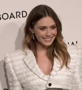 not the photographers bickering in the background 🤣 #elizabetholsen #lizzieolsen #newyork #gala #fyp #foryou 