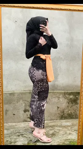 Kebaya modern bersi hijab cuma 100 ribuan😍 #onesetkebaya #bahanstrech #kebayabrukat #kebayabalimodern 