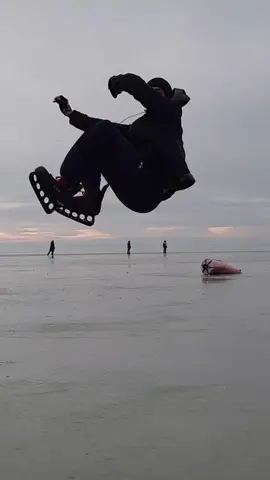 Iceskating Tricks for Pros! ⛸️❄️ #iceskatingtiktok #IceSkating #figureskating #freestyleiceskating #icefreestyle #iceskatingpro #iceskatingprofessional #iceskatingtricks #patinajeartistico #patinageartistique #eislaufenlernen #schlittschuhlaufen #fypage #fürdichseiteシ 