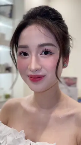Khách tiệc nhà elm 🥰 #laminhmakeup #fyp #xuhuong 