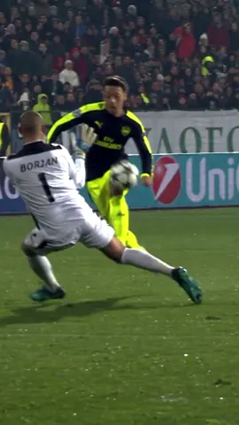 Um dos gols mais bonitos do mundo 🌎 #ozil #championsleague #gol #arsenal #futebol #fyp 