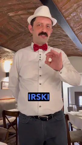 U restoranu Car na Dorćolu služe Irski gulaš na pireu sa suvim šljivama, graškom i šargarepom. Junetina se kuva u tamnom pivu i tamnoj čokoladi. Preporuka za hladne dane ! 