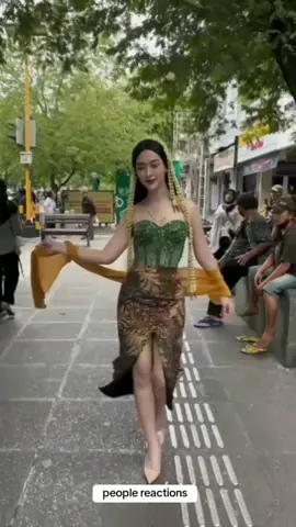 people reactions jalan jalan lagi@Dara Sarasvati  yang cantik #peoplesreactions #rorojonggrang #rorojongrang #outfitideas #CapCut 