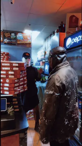 You know I’m sexy when I didn’t even pay for my pizza 😈🍕 CAM🎥: @Scary Cute Sam #jasonvoorhees #jasonvoorheezy #fridaythe13th #pizza #pizzalover #itgirl #michaelmyers #ghostface #jigsaw #fyp 