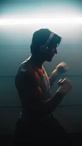 I’m surprised that I had yet to do the classic “boxing with an LED tube backlight” shot yet. #filmmaking #cinematography #behindthescenes #movie #cinematographytips