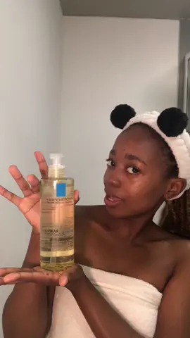 how to get rid of your sebaceous filaments. You need to use an oil cleaner for your oil gritting to extract the sebaceous filaments from your nose. Rub it in for about 5 minutes @La Roche-Posay #howtogetridofsebaceousfilaments #sebaceousfilamentremoval #sebaceousfilamentextract #blackheadremoval #oilgritting #howtooilgrit 