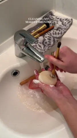 DUE FOR A CLEANING 🤮 #makeupbrushes #cleanbrushes #makeupbrushes #CleanTok 