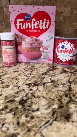 @Funfetti Cupcakes for dessert tonught! Yummm 🤤 🤤 #pillsbury #funfetti #cupcakes #ValentinesDay 