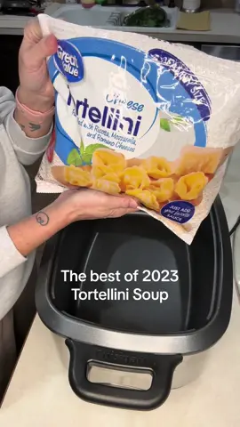 #soup #crockpot #crockpotrecipes #winterrecipes #cooktok #DinnerIdeas #tortellinisoup #tortellini #food #soupseason #soup #over50 