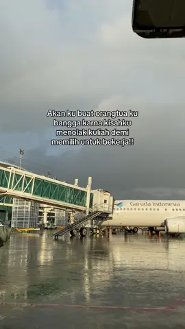 Tidak sarjana bukan berarti tidak bisa suskses!!! #fyp #berandatiktok #penerbangan #anakaviasi #anakpenerbangan✈️✈️ #aviasi #penerbanganpesawat #balikpapan #bandarasultanajimuhamadsulaiman #aviasiindonesia #garudaindonesia #garudaairlinesindonesia #vibeshujan🌧 