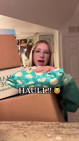 thank you to all the brands that sent me stuff! 💗😽 i look so funny peeking over the boxes 💀 #fyp #foryou #haul #clothes #skincare #makeup #holister #mariobadescu #jellycat #kravebeauty #grwm #pr #publicrelations #hcopartner 