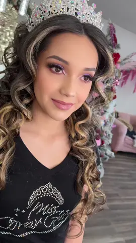 Bellisima lucio con un vestido precioso de @LAMORE para ir a Telemundo junto @Az Quinceañera Magazine  Maquillaje y peinado en nuestro estudio #fanygaraybeautystudio #xv #az #makeupstudio #mesaaz #quinceañerastiktok #shesready #crown #maquillajeprofecional #peinadodexv #makeupstudio #makeupxv 