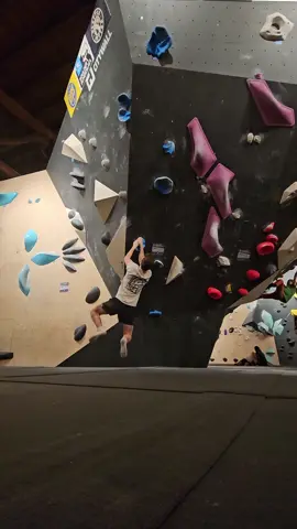 little campusmove :) #bouldern #klettern #bouldering #climbing #climb #dyno #campus #training #workout #bodyweight #boulderlove #boulderboy #Motivation #calistenics #onyxleipzig #kosmos #blocleipzig #germany #leipzig 