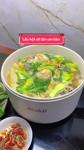 Thôi mấy bà đừng có dạy dột mà nấu món nqyf nhe, chứ nấu ăn rồi là dính luôn mắt nấu ăn hoài đó , cũng giống như cái nồi Alulu này . #bepcuagiao #ancungtiktok #food #viral #review #noidiendanang #hotvitlonombau 