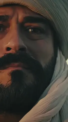 مشهد عثمان عند قبر أبيه الغازي أرطغرل جميل جدا هذا المشهد وأداء رائع طبعاً بوراك دائماً يفوز في هذه المشاهد ويبدع 🤍🔥. 