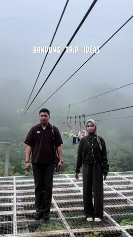 2 hari di Bandung bisa ke banyak tempat?!😭🫶🏻 #bandungtrip #bandunghits #ciwideybandung #orchidforestcikolelembang #cikolejayagiri #outfitinspo #coupleoutfit #couplegoals 